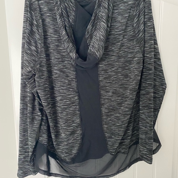 Workout pull over - Picture 2 of 2